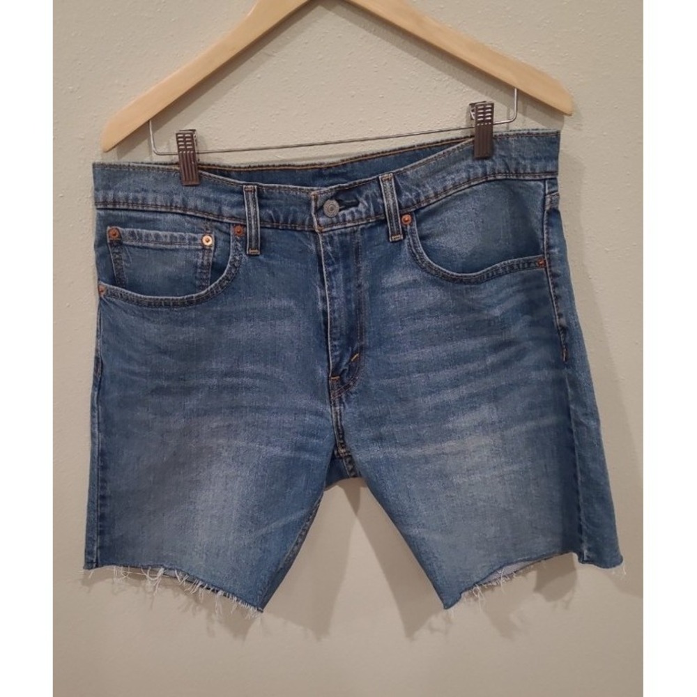 Levi's  514 Men SZ 34 x 9" slim fit denim shorts raw hem.med wash zip fly casual